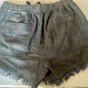 Dark grey/black pull on shorts  size large
